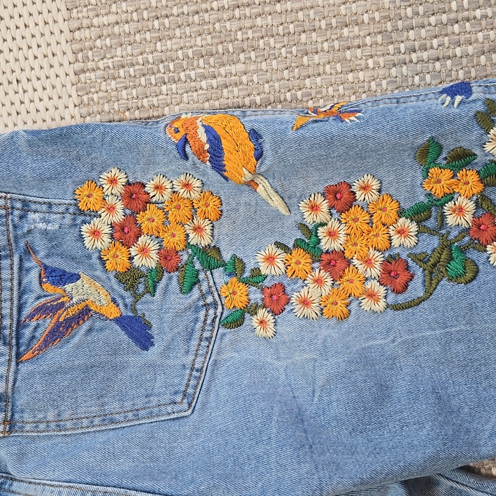 Free People Jeans Size 26 Embroidered Hummingbird Floral Jeans - Picture 6 of 6